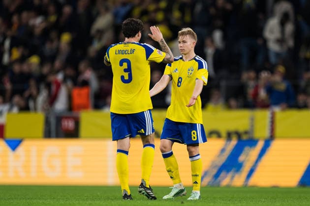 September 28, 2026: Victor Nilsson Lindelöf and Daniel Svensson of Sweden celebrate after the Nations League soccer match between Sweden and Poland on September 28, 2026 in Stockholm. Photo by Emma Wallskog, BILDBYRAN, code EW JM0857, bbeng, soccer, football, international match, Nations League, UEFA Nations League, Sweden, Sweden A, Poland, celebration Copyright: EMMAxWALLSKOG BB260928EW047