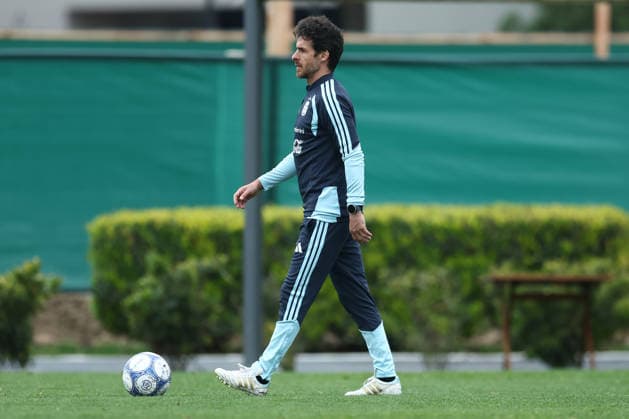 Argentine assistant coach Pablo Aimar walks onto the field during a training session at the AFA (Argentine Football Association) training center in Ezeiza, Buenos Aires Province, on September 28, 2026, ahead of the upcoming friendly soccer matches against Bolivia, Burkina Faso, and Benin. EZEIZA, ARGENTINA Copyright: xAlejandroxPAGNIx