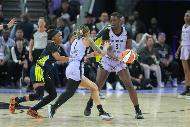 Dallas Wings vs Golden State Valkyries Golden State Valkyries center Aminata Gueye (31) looks to pass the ball forward Gabby Williams (1) with Dallas Wings guard Odyssey Sims (1) defending the play during the 2026 WNBA, Basketball Damen, USA Playoffs Round 1 Game 1 on Sept 27 in San Francisco, CA (Photo by Gerome Wright Image of San Francisco California United States EDITORIAL USE ONLY Copyright: xImagexofxSportx GeromexWrightx iosphotos422478