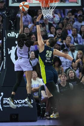 Dallas Wings vs Golden State Valkyries Golden State Valkyries guard Tiffany Hayes (15) drives to the basket against Dallas Wings center Li Yueru (28) during the 2026 WNBA, Basketball Damen, USA Playoffs Round 1 Game 1 on Sept 27 in San Francisco, CA (Photo by Gerome Wright Image of San Francisco California United States EDITORIAL USE ONLY Copyright: xImagexofxSportx GeromexWrightx iosphotos422482
