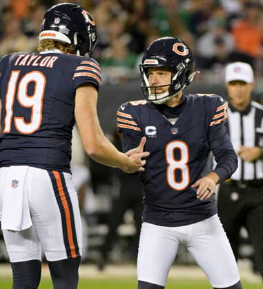 Chicago Bears kicker Cairo Santos (8) celebrates his third quarter field goal against the Philadelphia Eagles during a game at Soldier Field in Chicago on Monday, September 28, 2026. Bears defeated the Eagles 27-7.  CHI20260928107 MARKxBLACK