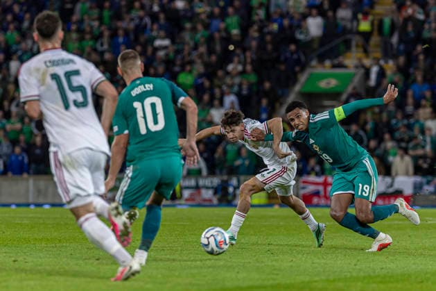 Northern Ireland v Hungary - UEFA Nations League 2026 27 Group B2 MD2 Shea Charles of Northern Ireland competes for the ball with Tamas Szucs of Hungary during the UEFA Nations League match at Windsor Park in Belfast, on September 28, 2026. Belfast United Kingdom  Copyright: xRobertxSzaniszlox originalFilename:szaniszlo-notitle260928_nphiF.jpg