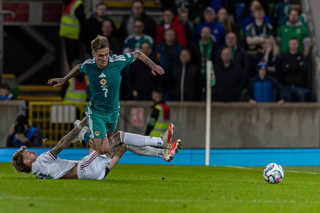 Northern Ireland v Hungary - UEFA Nations League 2026 27 Group B2 MD2 Ethan Galbraith of Northern Ireland competes for the ball with Bendeguz Bolla of Hungary during the UEFA Nations League match at Windsor Park in Belfast, on September 28, 2026. Belfast United Kingdom  Copyright: xRobertxSzaniszlox originalFilename:szaniszlo-notitle260928_npl78.jpg