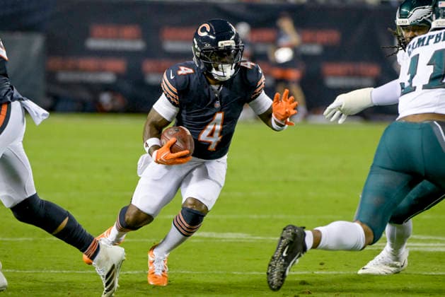 Chicago Bears running back D Andre Swift (4) runs the ball against the Philadelphia Eagles during a game at Soldier Field in Chicago on Monday, September 28, 2026. Bears defeated the Eagles 27-7.  CHI20260928122 MARKxBLACK
