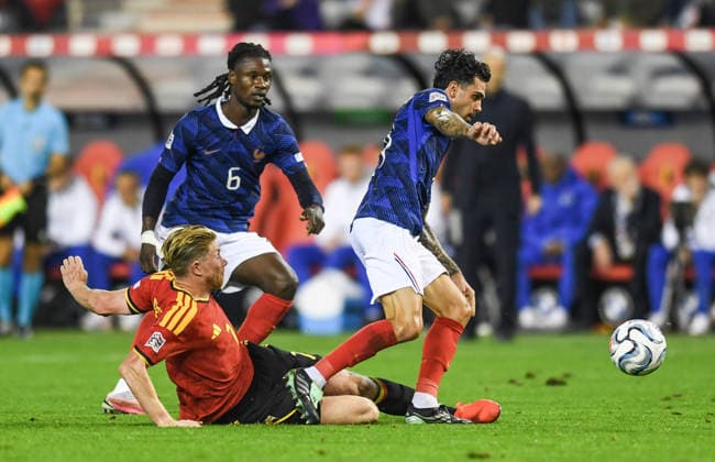 (260929) -- BRUSSELS, Sept. 29, 2026 -- Kevin De Bruyne (bottom) of Belgium makes a sliding tackle during the UEFA Nations League 2026 27 League A Group A1 match between Belgium and France in Brussels, Belgium, Sept. 28, 2026. ) (SP)BELGIUM-BRUSSELS-FOOTBALL-UEFA NATIONS LEAGUE-LEAGUE A-BELGIUM VS FRANCE PengxZiyang 