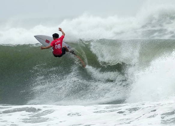 (260929) -- NAGOYA, Sept. 29, 2026 -- Yang Siqi of China competes during the Women s Shortboard Quaterfinals of Surfing between Yang Siqi of China and Isabel Higgs of Thailand at the 20th Asian Games Aichi-Nagoya 2026 in Nagoya, Japan, Sept. 29, 2026. ) (SP)JAPAN-NAGOYA-ASIAN GAMES-SURFING-WOMEN S SHORTBOARD ZhangxHaobo 