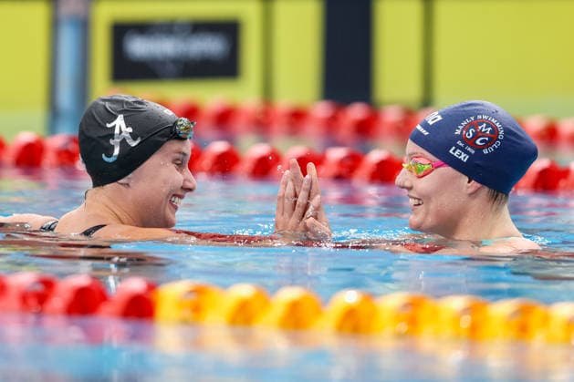 September 29, 2026, Sydney, Nsw, Australia: EMILY JONES and LEXI HARRISON high five each other after competing in the Women s 100m backstroke heats during the 2026 Australian Short Course Championships. Swimming 2026: Australian Short Course Championships  - ZUMAt173 20260929_zsp_t173_033 Copyright: xStephanexThomasx