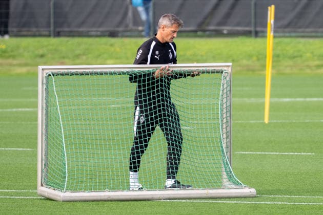 Alexander Blessin, Borussia Mönchengladbach coach, prepares an exercise for the team. Open practice: Borussia Mönchengladbach, soccer, Bundesliga, 2026–2027 season, September 29, 2026, public training session for Borussia Mönchengladbach, soccer, Bundesliga, 2026–2027 season, September 29, 2026, Mönchengladbach Copyright: xEibner-Pressefoto ThomasxHaeslerx EP_THR