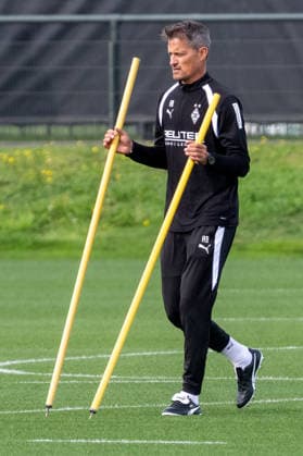 Alexander Blessin, Borussia Mönchengladbach coach, prepares an exercise for the team. Open practice: Borussia Mönchengladbach, soccer, Bundesliga, 2026–2027 season, September 29, 2026, public training session for Borussia Mönchengladbach, soccer, Bundesliga, 2026–2027 season, September 29, 2026, Mönchengladbach Copyright: xEibner-Pressefoto ThomasxHaeslerx EP_THR