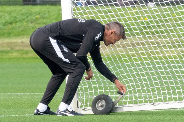 Alexander Blessin, Borussia Mönchengladbach Coach, Gets Involved in Goal-Scoring Drills; Open Practice, Borussia Mönchengladbach, Soccer, Bundesliga, 2026–2027 Season, September 29, 2026, Borussia Mönchengladbach open practice, soccer, Bundesliga, 2026–2027 season, September 29, 2026, Mönchengladbach Copyright: xEibner-Pressefoto ThomasxHaeslerx EP_THR