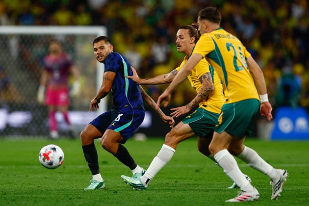 SOCCER AUSTRALIA BRAZIL, Bruno Guimaraes of Brazil passes the ball compete for the ball during the Queensland Football Series International Friendly, Länderspiel, Nationalmannschaft match between the Socceroos and Brazil at Suncorp Stadium in Brisbane, Tuesday, September 29, 2026. ( NO ARCHIVING, EDITORIAL USE ONLY  Copyright: xRUSSELLxFREEMANx 20260929173952787538