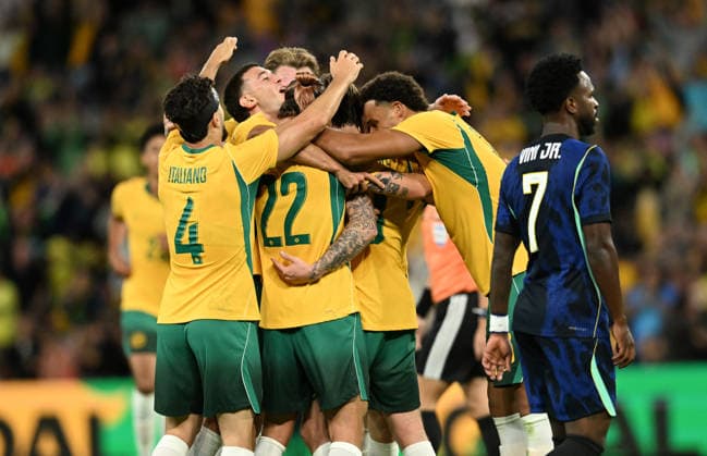 SOCCER AUSTRALIA BRAZIL, Connor Metcalfe of the Socceroos celebrates scoring a goal with team mates during the Queensland Football Series International Friendly, Länderspiel, Nationalmannschaft match between the Australian Socceroos and Brazil at Suncorp Stadium in Brisbane, Tuesday, September 29, 2026. ( NO ARCHIVING, EDITORIAL USE ONLY BRISBANE QUEENSLAND Australia  Copyright: xDARRENxENGLANDx 20260929156975208401