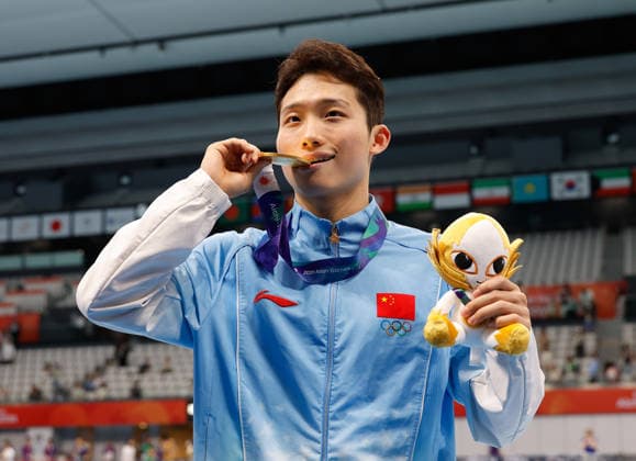 (260929) -- TOKYO, Sept. 29, 2026 -- Gold medalist Wang Zongyuan poses after the awarding ceremony for the men s 3m springboard final of diving at the 20th Asian Games Aichi-Nagoya 2026 in Tokyo, Japan, Sept. 29, 2026. ) (SP)JAPAN-TOKYO-ASIAN GAMES-DIVING-MEN S 3M SPRINGBOARD-FINAL WuxZhizun 
