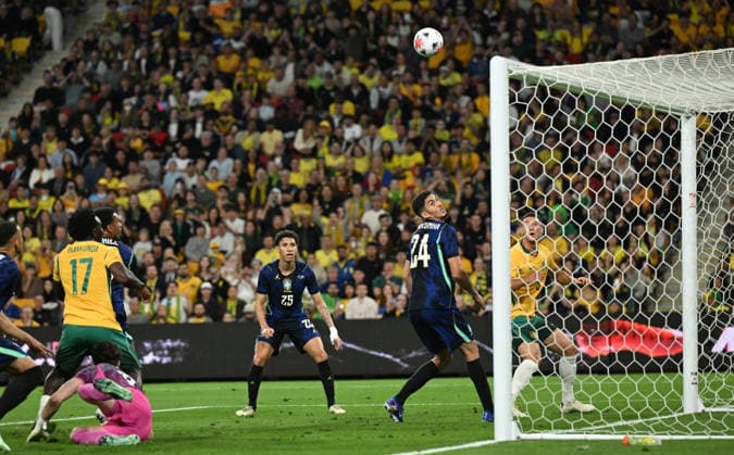 SOCCER AUSTRALIA BRAZIL, Alessandro Circati (right) of the Socceroos scores a goal during the Queensland Football Series International Friendly, Länderspiel, Nationalmannschaft match between the Australian Socceroos and Brazil at Suncorp Stadium in Brisbane, Tuesday, September 29, 2026. ( NO ARCHIVING, EDITORIAL USE ONLY BRISBANE QUEENSLAND Australia  Copyright: xDARRENxENGLANDx 20260929165596853255