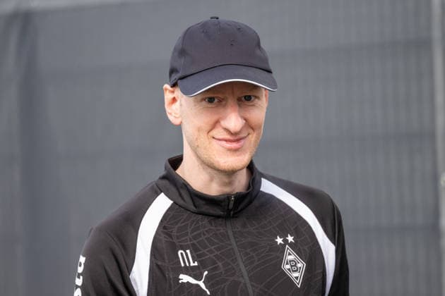 Niklas Lanwehr, Borussia Mönchengladbach, assistant coach on his way to the locker room. Borussia Mönchengladbach open practice, soccer, Bundesliga, 2026–2027 season, September 29, 2026, Borussia Mönchengladbach open practice, soccer, Bundesliga, 2026–2027 season, September 29, 2026, Mönchengladbach Copyright: xEibner-Pressefoto ThomasxHaeslerx EP_THR