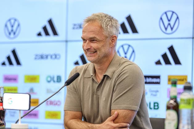 GER, Frankfurt, Press Conference with Nia Künzer, Christian Wück, and Michael Urbansky, hybrid media session, DFB, Start of the World Cup season, German National Team, DFB Campus in pictures: Christian Wück, head coach of the German National Team, German National Team, DFB press conference, press conference marking the start of the World Cup season for the German Women’s National Team and the U23 team at the DFB Campus, emotion, Laughter, Joy, Good Spirits. DFB DFL REGULATIONS PROHIBIT ANY USE OF PHOTOGRAPHS AS IMAGE SEQUENCES AND OR QUASI-VIDEO, September 29, 2026 Copyright: HMBxMedia HendrikxHamelau