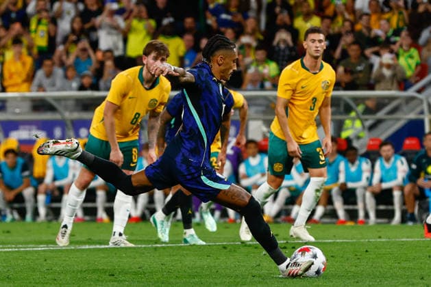 SOCCER AUSTRALIA BRAZIL, Raphinha of Brazil scores a penalty during the Queensland Football Series International Friendly, Länderspiel, Nationalmannschaft match between the Socceroos and Brazil at Suncorp Stadium in Brisbane, Tuesday, September 29, 2026. ( NO ARCHIVING, EDITORIAL USE ONLY  Copyright: xRUSSELLxFREEMANx 20260929143565569416