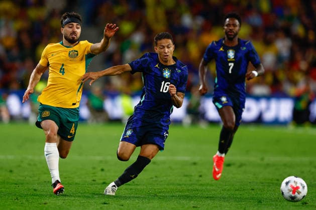 SOCCER AUSTRALIA BRAZIL, Jacob Italiano of Australia and Mauro Junior of Brazil compete for the ball during the Queensland Football Series International Friendly, Länderspiel, Nationalmannschaft match between the Socceroos and Brazil at Suncorp Stadium in Brisbane, Tuesday, September 29, 2026. ( NO ARCHIVING, EDITORIAL USE ONLY  Copyright: xRUSSELLxFREEMANx 20260929133810118775