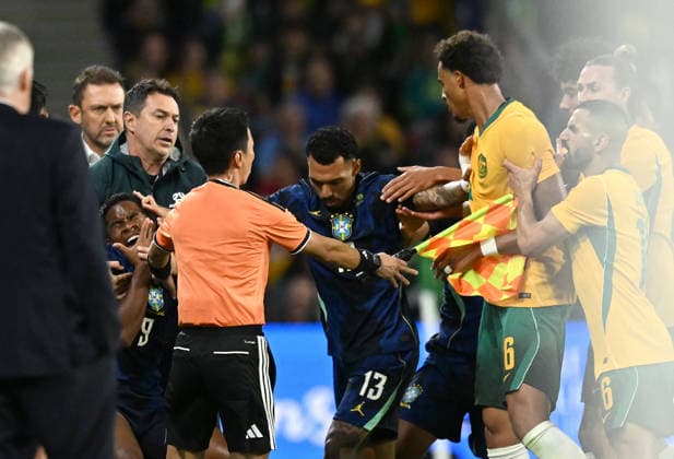 SOCCER AUSTRALIA BRAZIL, Players are seen in a confrontation near the sideline during the Queensland Football Series International Friendly, Länderspiel, Nationalmannschaft match between the Australian Socceroos and Brazil at Suncorp Stadium in Brisbane, Tuesday, September 29, 2026. ( NO ARCHIVING, EDITORIAL USE ONLY BRISBANE QUEENSLAND Australia  Copyright: xDARRENxENGLANDx 20260929150874082874