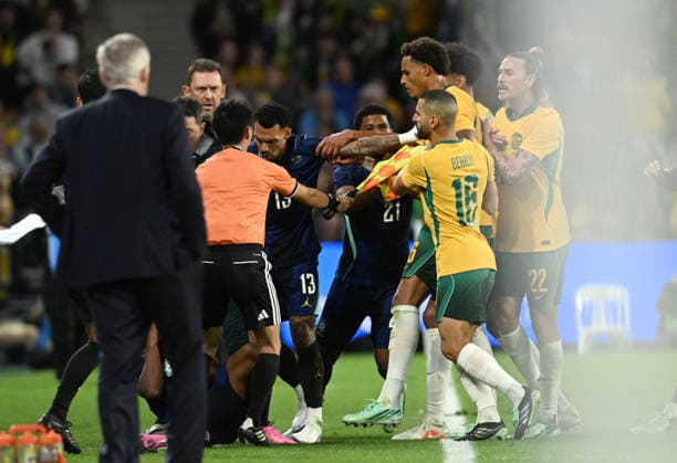 SOCCER AUSTRALIA BRAZIL, Players are seen in a confrontation near the sideline during the Queensland Football Series International Friendly, Länderspiel, Nationalmannschaft match between the Australian Socceroos and Brazil at Suncorp Stadium in Brisbane, Tuesday, September 29, 2026. ( NO ARCHIVING, EDITORIAL USE ONLY BRISBANE QUEENSLAND Australia  Copyright: xDARRENxENGLANDx 20260929179907102471