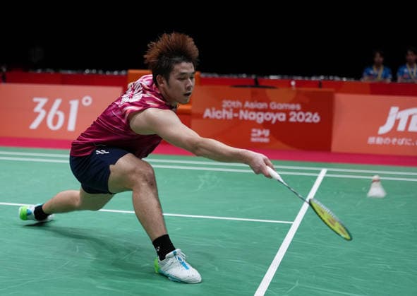 (260929) -- ICHINOMIYA, Sept. 29, 2026 -- Kunlavut Vitidsarn of Thailand hits a return during the men s singles final of badminton against Loh Kean Yew of Singapore at the 20th Asian Games Aichi-Nagoya 2026 in Ichinomiya of Aichi Prefecture, Japan, Sept. 29, 2026. ) (SP)JAPAN-ICHINOMIYA-ASIAN GAMES-BADMINTON-MEN S SINGLES-FINAL LixBo 