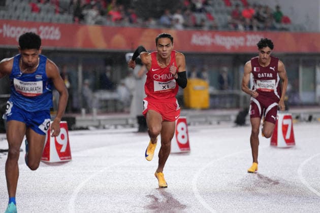 (260929) -- NAGOYA, Sept. 29, 2026 -- Xi Xiaoheng (C) of China competes during the men s 800m final of athletics at the 20th Asian Games Aichi-Nagoya 2026 in Nagoya, Japan, Sept. 29, 2026. ) (SP)JAPAN-NAGOYA-ASIAN GAMES-ATHLETICS-MEN S 800M-FINAL JiaxYuchen 