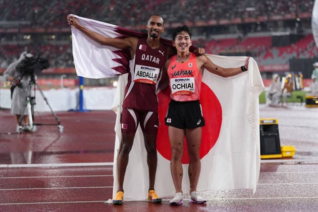 (260929) -- NAGOYA, Sept. 29, 2026 -- Gold medalist Ochiai Ko (R) of Japan poses with bronze medalist Abubaker Abdalla of Qatar after the men s 800m final of athletics at the 20th Asian Games Aichi-Nagoya 2026 in Nagoya, Japan, Sept. 29, 2026. ) (SP)JAPAN-NAGOYA-ASIAN GAMES-ATHLETICS-MEN S 800M-FINAL JiaxYuchen 