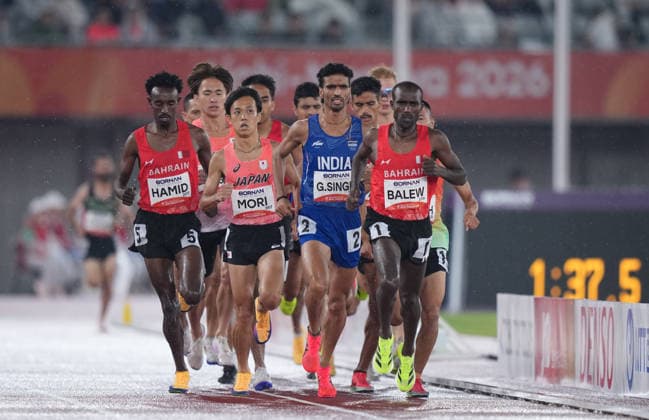 (260929) -- NAGOYA, Sept. 29, 2026 -- Athletes compete during the men s 5000m final of athletics at the 20th Asian Games Aichi-Nagoya 2026 in Nagoya, Japan, Sept. 29, 2026. ) (SP)JAPAN-NAGOYA-ASIAN GAMES-ATHLETICS-MEN S 5000M LuixSiuxWai 