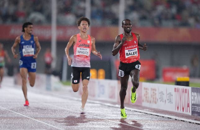 (260929) -- NAGOYA, Sept. 29, 2026 -- Birhanu Balew (R) of Bahrain competes during the men s 5000m final of athletics at the 20th Asian Games Aichi-Nagoya 2026 in Nagoya, Japan, Sept. 29, 2026. ) (SP)JAPAN-NAGOYA-ASIAN GAMES-ATHLETICS-MEN S 5000M LuixSiuxWai 