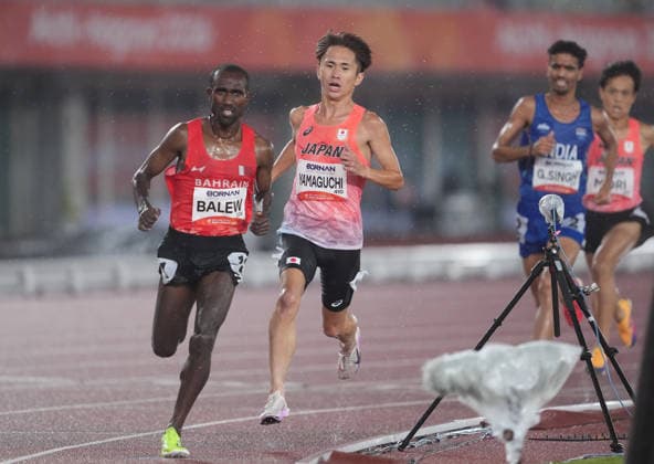 (260929) -- NAGOYA, Sept. 29, 2026 -- Birhanu Balew (L) of Bahrain competes during the men s 5000m final of athletics at the 20th Asian Games Aichi-Nagoya 2026 in Nagoya, Japan, Sept. 29, 2026. ) (SP)JAPAN-NAGOYA-ASIAN GAMES-ATHLETICS-MEN S 5000M JiaxYuchen 
