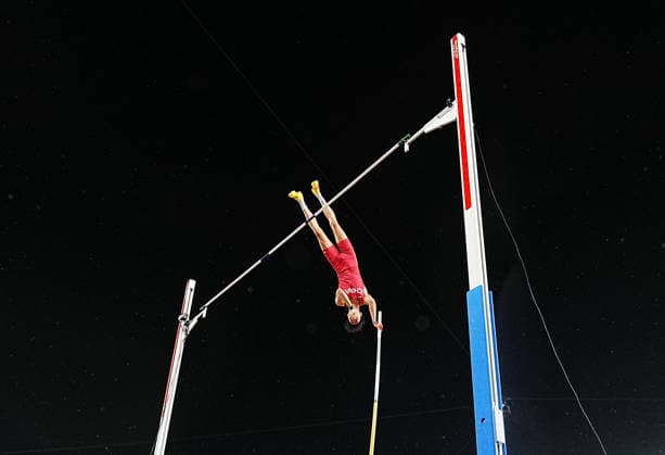 (260929) -- NAGOYA, Sept. 29, 2026 -- Li Chenyang of China competes during the men s pole vault final of Athletics at the 20th Asian Games Aichi-Nagoya 2026 in Nagoya, Japan, Sept. 29, 2026. ) (SP)JAPAN-NAGOYA-ASIAN GAMES-ATHLETICS-MEN S POLE VAULT-FINAL LuoxYuan 