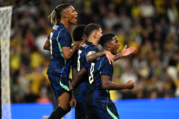 SOCCER AUSTRALIA BRAZIL, Vinicius Junior (centre) of Brazil celebrates scoring a goal with team mates during the Queensland Football Series International Friendly, Länderspiel, Nationalmannschaft match between the Australian Socceroos and Brazil at Suncorp Stadium in Brisbane, Tuesday, September 29, 2026. ( NO ARCHIVING, EDITORIAL USE ONLY BRISBANE QUEENSLAND Australia  Copyright: xDARRENxENGLANDx 20260929140552726931