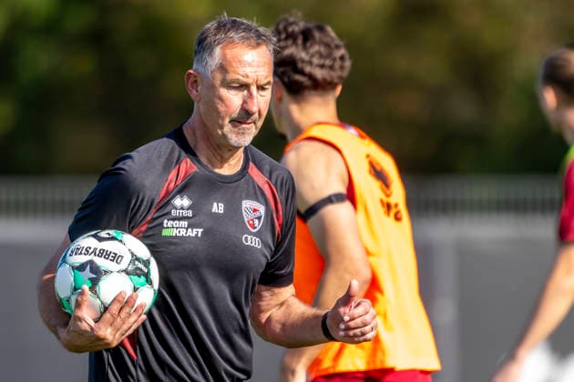 Ingolstadt, Germany, September 29, 2026; 3rd Division 2026–2027; FC Ingolstadt 04 Training; Pictured: Coach Achim Beierlorzer; FCI Training Facility; Audi Sportpark Bayern Copyright: xFotostandx xSchäferx