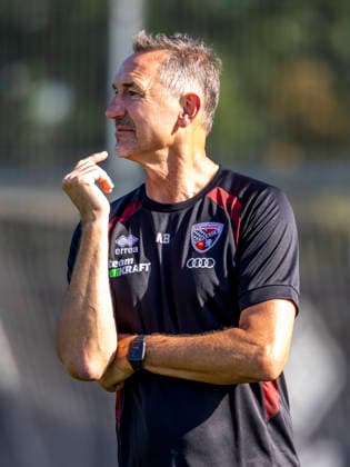 Ingolstadt, Germany, September 29, 2026; 3rd Division 2026–2027; FC Ingolstadt 04; Training; Pictured: FCI Coach Achim Beierlorzer looking pensive on the field at the Audi Sportpark Bayern training facility Copyright: xFotostandx xSchäferx