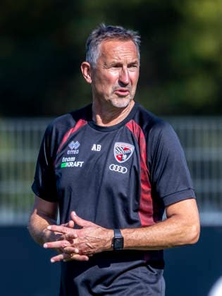 Ingolstadt, Germany, September 29, 2026; 3rd Division 2026–2027; FC Ingolstadt 04; Training; Pictured: Coach Achim Beierlorzer; FCI Training Facility; Audi Sportpark Bayern Copyright: xFotostandx xSchäferx
