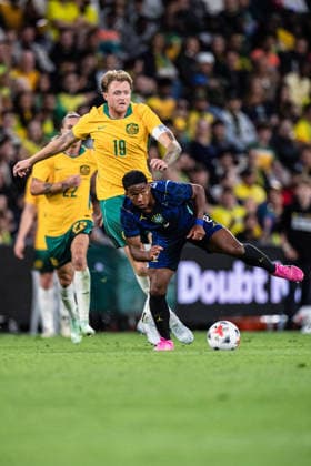 BRISBANE, AUSTRALIA - SEPTEMBER 29: Endrick of Brazil (C) runs with the ball under pressure from Harry Souttar of Australia (L) during the International Friendly, Länderspiel, Nationalmannschaft football match between Australia and Brazil at Suncorp Stadium on September 29, 2026 in Brisbane, Australia. (Photo by Ricardo Nogueira Sports Press Photo) Copyright: xRicardoxNogueira SportsxPressxPhotox Sportspressphoto_SPR242112