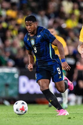 BRISBANE, AUSTRALIA - SEPTEMBER 29: Endrick of Brazil (C) runs with the ball under during the International Friendly, Länderspiel, Nationalmannschaft football match between Australia and Brazil at Suncorp Stadium on September 29, 2026 in Brisbane, Australia. (Photo by Ricardo Nogueira Sports Press Photo) Copyright: xRicardoxNogueira SportsxPressxPhotox Sportspressphoto_SPR242114