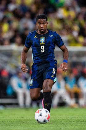BRISBANE, AUSTRALIA - SEPTEMBER 29: Endrick of Brazil (C) passes the ball under during the International Friendly, Länderspiel, Nationalmannschaft football match between Australia and Brazil at Suncorp Stadium on September 29, 2026 in Brisbane, Australia. (Photo by Ricardo Nogueira Sports Press Photo) Copyright: xRicardoxNogueira SportsxPressxPhotox Sportspressphoto_SPR242115