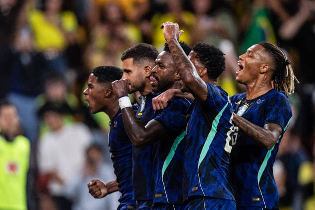 BRISBANE, AUSTRALIA - SEPTEMBER 29: Vinicius Junior of Brazil celebrates after scoring the team s fourth goal with teammates during the International Friendly, Länderspiel, Nationalmannschaft football match between Australia and Brazil at Suncorp Stadium on September 29, 2026 in Brisbane, Australia. (Photo by Ricardo Nogueira Sports Press Photo) Copyright: xRicardoxNogueira SportsxPressxPhotox Sportspressphoto_SPR242124