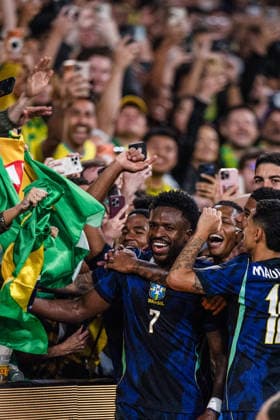 BRISBANE, AUSTRALIA - SEPTEMBER 29: Vinicius Junior of Brazil celebrates after scoring the team s fourth goal with teammates during the International Friendly, Länderspiel, Nationalmannschaft football match between Australia and Brazil at Suncorp Stadium on September 29, 2026 in Brisbane, Australia. (Photo by Ricardo Nogueira Sports Press Photo) Copyright: xRicardoxNogueira SportsxPressxPhotox Sportspressphoto_SPR242127