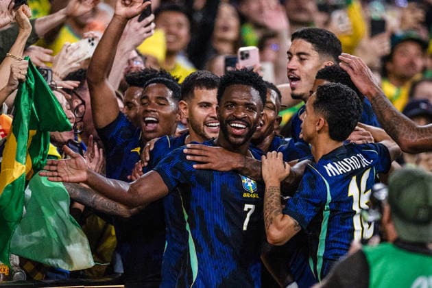 BRISBANE, AUSTRALIA - SEPTEMBER 29: Vinicius Junior of Brazil celebrates after scoring the team s fourth goal with teammates during the International Friendly, Länderspiel, Nationalmannschaft football match between Australia and Brazil at Suncorp Stadium on September 29, 2026 in Brisbane, Australia. (Photo by Ricardo Nogueira Sports Press Photo) Copyright: xRicardoxNogueira SportsxPressxPhotox Sportspressphoto_SPR242129
