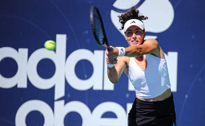 WTA, Tennis Damen 125 Adana Open Tennis Tournament ADANA, TURKIYE - SEPTEMBER 29: Turkish tennis player Ayla Aksu Kahraman competes against Elena Pridankina (not seen) during their round of 32 match at the WTA 125 Adana Open Tennis Tournament at Adana Tennis, Mountain and Water Sports Club (ATDSK) in Adana, Turkiye on September 29, 2026. Yakup Saglam Anadolu Adana Turkey. Editorial use only. Please get in touch for any other usage.  Copyright: x2026xAnadoluxYakupxSaglamx