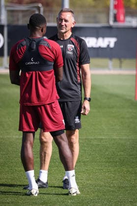 3rd Division Season 2026–27 1: Training Session with Achim Beierlorzer Head Coach Achim Beierlorzer FCI Obed Ugondu No. 17 FCI Photo by Jürgen Meyer 3rd Division Season 2026–27 1: Training Session with Achim Beierlorzer