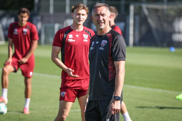 3rd Division Season 2026–27 1: Training Session with Achim Beierlorzer Head Coach Achim Beierlorzer FCI XXXXX Photo by Jürgen Meyer 3rd Division Season 2026–27 1: Training Session with Achim Beierlorzer
