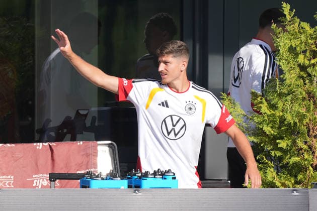 Vitaly Janelt Germany greets Herzo Base September 29, 2026 German National Team Nations League Preparation, Home Ground, HerzoBase, World of Adidas, Herzogenaurach