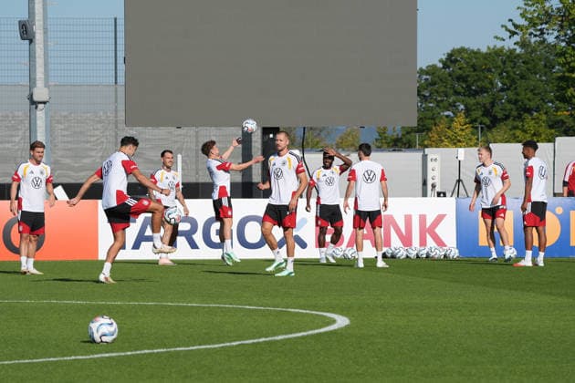 The team is warming up: Tom Bischof, Germany; Yannik Engelhardt, Germany; Felix Keidel, Germany; David Raum, Germany; Waldemar Anton, Germany; Ridle Baku, Germany; Said El Mala, Germany; Felix Keidel, Germany; Jonathan Burkardt, Germany, HerzoBase, September 29, 2026, German National Team, Nations League Preparation, Home Ground, HerzoBase, World of Adidas, Herzogenaurach