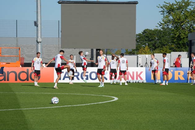 The team is warming up: Tom Bischof, Germany; Yannik Engelhardt, Germany; Felix Keidel, Germany; David Raum, Germany; Waldemar Anton, Germany; Ridle Baku, Germany; Said El Mala, Germany; Felix Keidel, Germany; Jonathan Burkardt, Germany, HerzoBase, September 29, 2026, German National Team, Nations League Preparation, Home Ground, HerzoBase, World of Adidas, Herzogenaurach