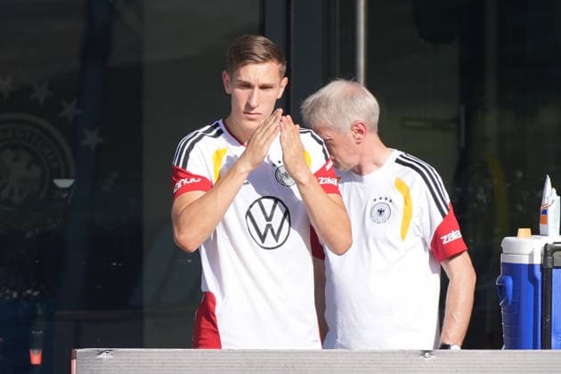 Nico Schlotterbeck Germany takes on sunscreen Herzo Base 29 09 2026 German National Team Nations League Preparation, Home Ground, HerzoBase, World of Adidas, Herzogenaurach