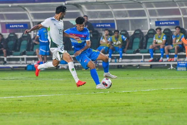 Philipines v Pakistan - FIFA ASEAN CUP 2026 Philippines national team, Nationalteam player Kristensen Bjorn (right) competes for the ball with Pakistan national team player Khan Ali Akbar (left) during a match at the 2026 FIFA ASEAN Cup at SI Jalak Harupat Stadium in Bandung, West Java, Indonesia, on September 29, 2026. The Philippines-Pakistan match ended in a 2-2 draw. BANDUNG West Java Indonesia  Copyright: xKhairizalxMarisx originalFilename:maris-philipin260929_npqhj.jpg