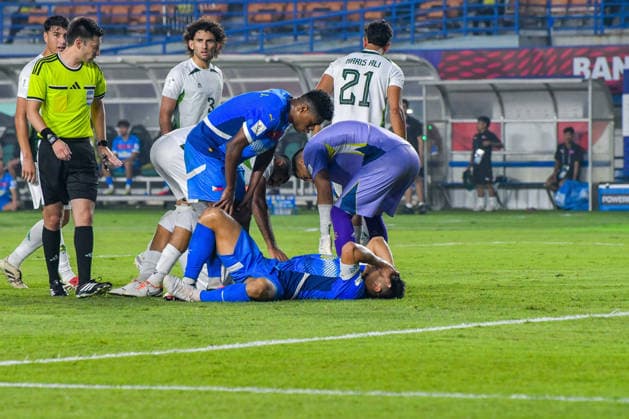 Philipines v Pakistan - FIFA ASEAN CUP 2026 Philippines national team, Nationalteam player Agunaldo Amani falls after being tackled by a Pakistan national team player during a match at the 2026 FIFA ASEAN Cup at SI Jalak Harupat Stadium in Bandung, West Java, Indonesia, on September 29, 2026. The Philippines-Pakistan match ended in a 2-2 draw. BANDUNG West Java Indonesia  Copyright: xKhairizalxMarisx originalFilename:maris-philipin260929_npuh9.jpg